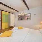 Poetry House 4*