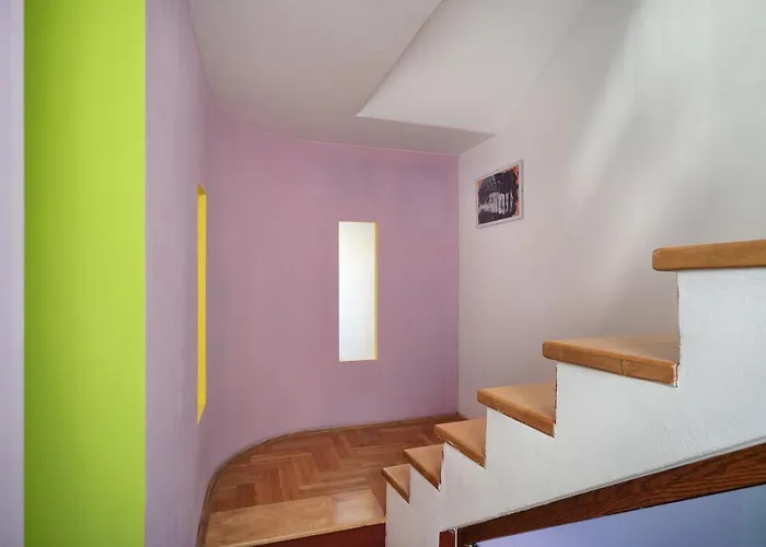 Poetry House 4*