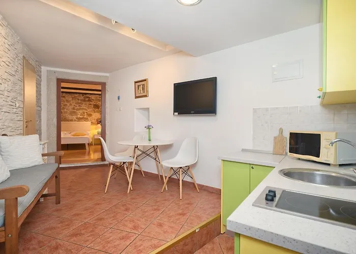 Poetry House בית הארחה 4*