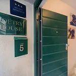 Poetry House 4* Σπλιτ