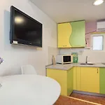 Poetry House Σπλιτ