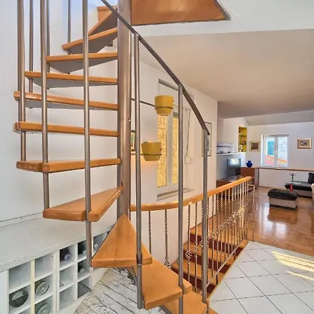 بيت ضيافة Poetry House 4*