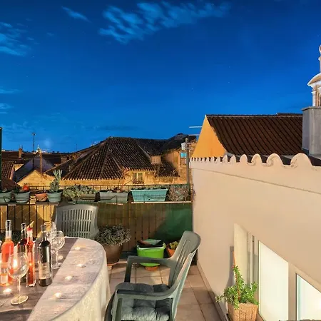 Poetry House 4* سبليت