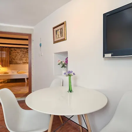 Poetry House بيت ضيافة سبليت